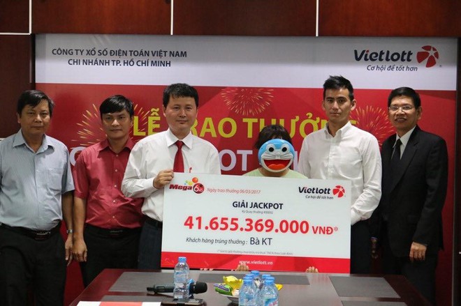 Bộ sưu tập những chiếc mặt nạ Vietlott đủ thể loại của chủ nhân giải Jackpot trị giá hàng tỷ đồng - Ảnh 8.