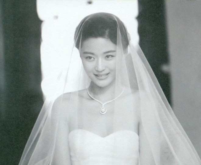 Đẳng cấp nhan sắc của vợ chồng Jeon Ji Hyun: Vợ là nữ thần mặt mộc, khí chất như bà hoàng, chồng xứng danh &quot;nam thần&quot; giới tài phiệt - Ảnh 9.