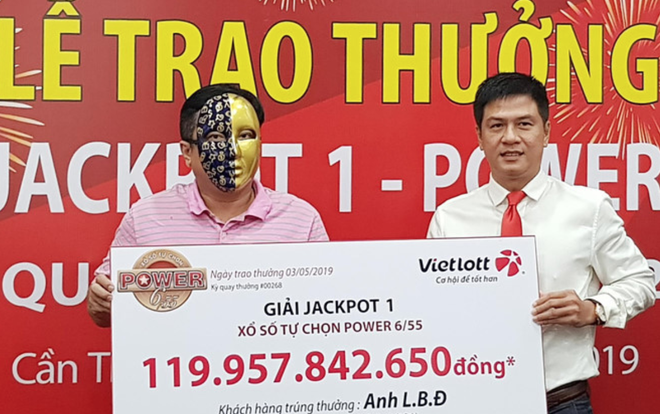 Bộ sưu tập những chiếc mặt nạ Vietlott đủ thể loại của chủ nhân giải Jackpot trị giá hàng tỷ đồng - Ảnh 1.