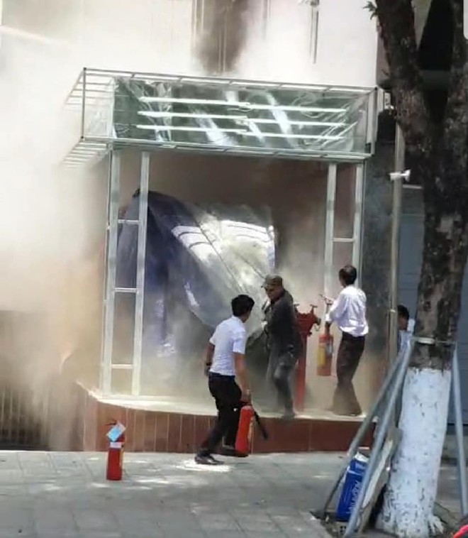 Đà Nẵng: Cháy máy phát điện tại một trụ sở ngân hàng, nhiều nhân viên tháo chạy - Ảnh 3.
