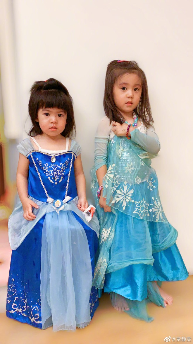 Nghịch trộm son phấn của mẹ, 2 thi&ecirc;n thần nh&agrave; Ch&uacute;c Anh Đ&agrave;i Giả Tịnh Văn g&acirc;y sốt với gương mặt ng&acirc;y thơ v&ocirc; số tội - Ảnh 6.