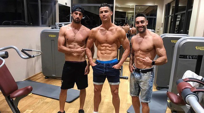 Kh&ocirc;ng nhất thiết phải ghi b&agrave;n, chỉ cần đăng một bức ảnh Ronaldo đ&atilde; khiến cư d&acirc;n mạng đi&ecirc;n đảo như thế n&agrave;y đ&acirc;y - Ảnh 1.