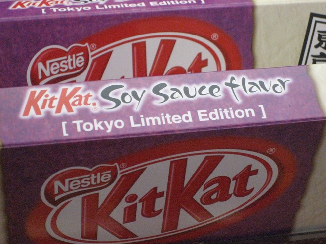 Hết n&#243;i với sự cuồng Kit Kat của người Nhật: chữa vi&#234;m họng bằng... Kit Kat - Ảnh 1.