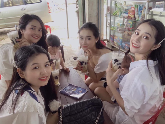 Trong một khung h&igrave;nh, hội chị em nh&agrave; Nh&atilde; Phương nhận hết lời khen ngợi Mỗi người một vẻ, mười ph&acirc;n vẹn mười - Ảnh 2.