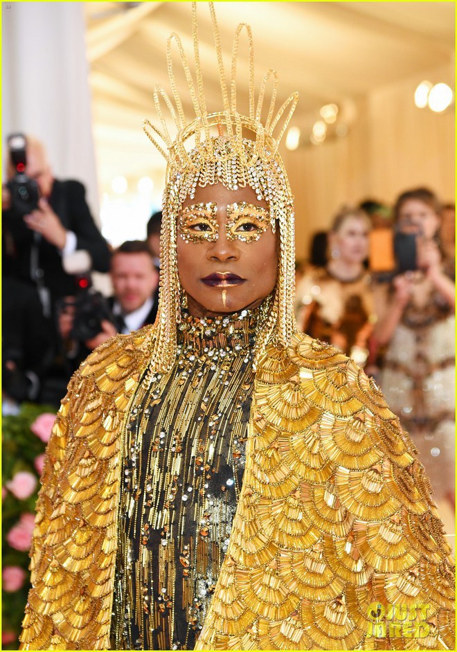 Chân dung đằng sau lớp make-up của thánh làm lố Pharaoh dát vàng suýt vượt mặt Lady Gaga tại Met Gala 2019 - Ảnh 3.