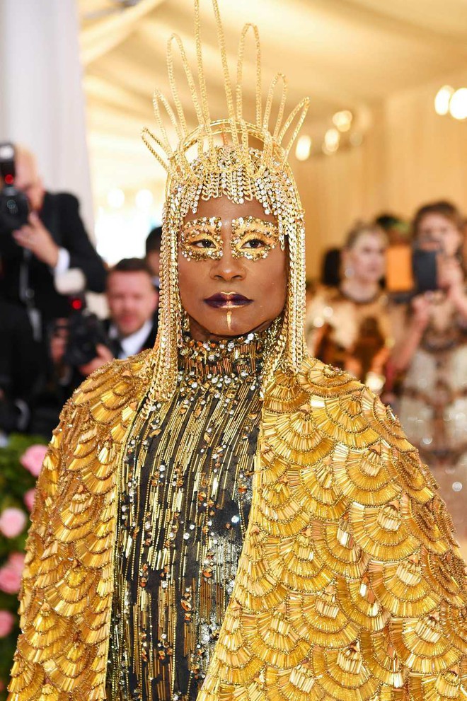 Met Gala 2019: Khó ai chơi lớn bằng Lady Gaga, Katy Perry chuyển từ đèn chùm thành burger nhưng chặt chém không kém là nam nhân dát vàng nằm kiệu - Ảnh 9.