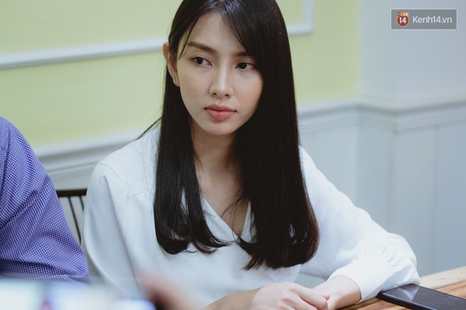 Người đẹp nh&acirc;n &aacute;i Th&ugrave;y Ti&ecirc;n c&ugrave;ng luật sư gặp truyền th&ocirc;ng, khẳng định kh&ocirc;ng nhận bất cứ khoản tiền 1,5 tỷ đồng n&agrave;o - Ảnh 2.