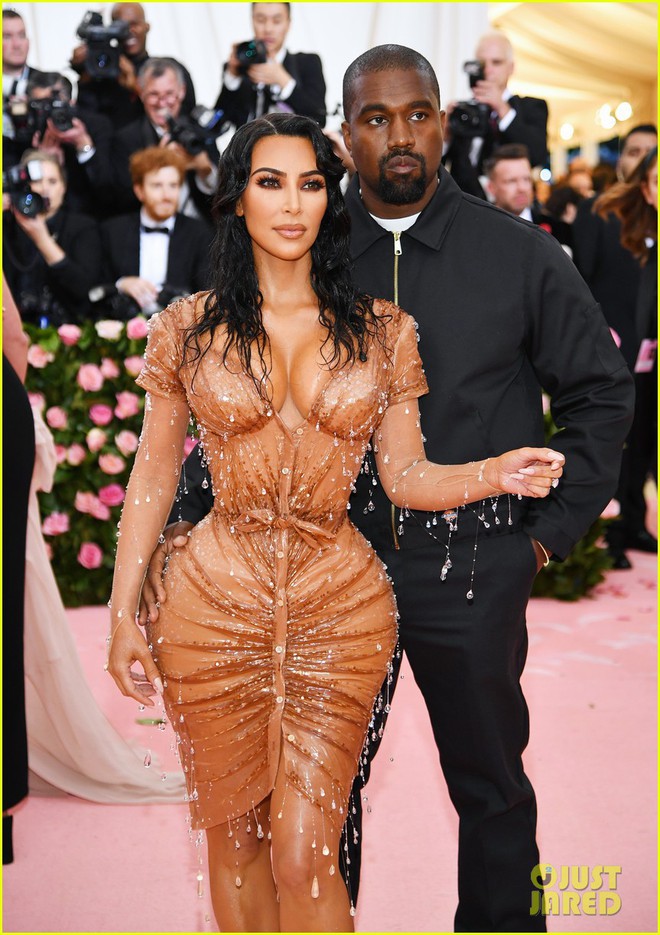 Gia đình chuyên làm lố nhà Kardashian gây thất vọng ở Met Gala 2019 vì sến rện, may có cặp chị em Jenner cứu lại! - Ảnh 4.