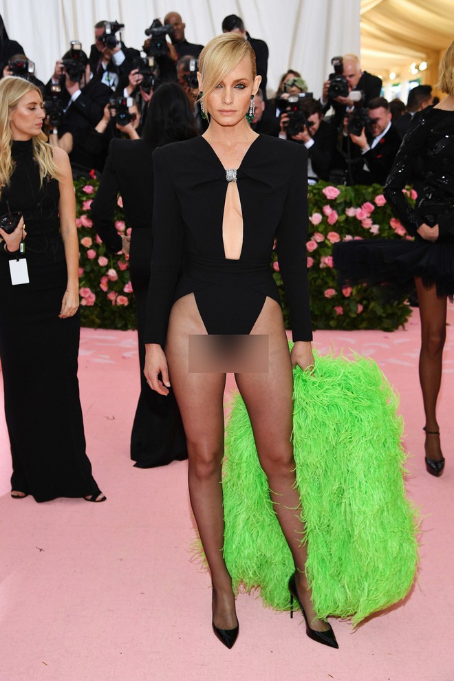 Met Gala 2019 (P2): Kylie và Kendall nổi nhất hội, Kim diện váy chảy nước ảo diệu nhưng bó nghẹt thở - Ảnh 36.