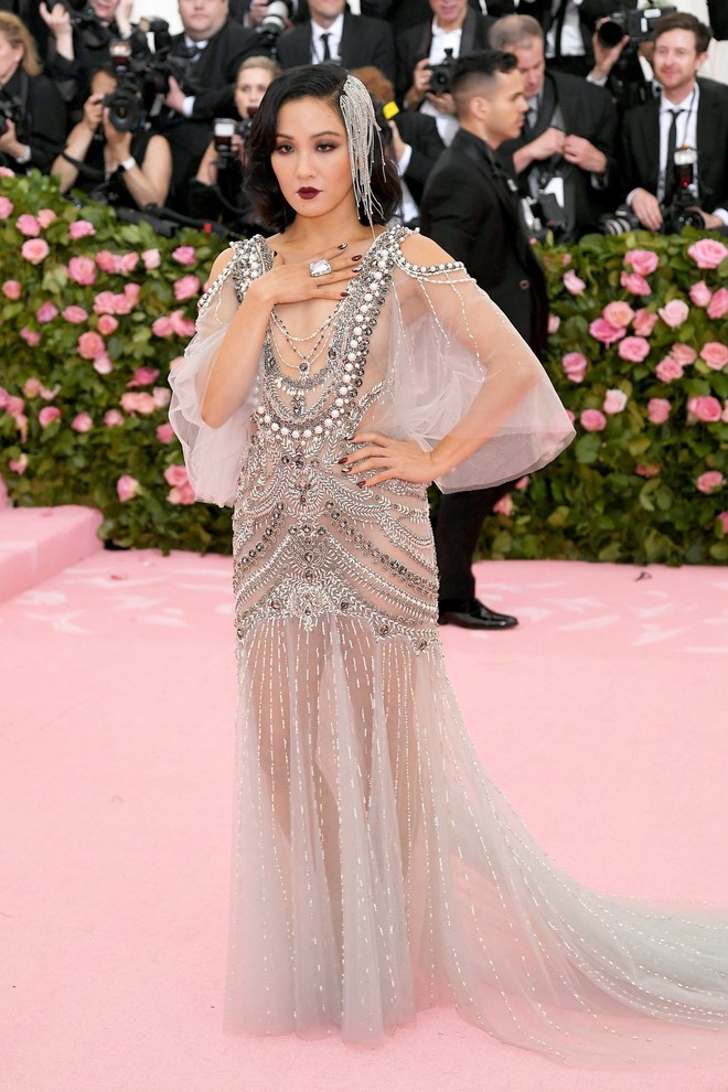 Met Gala 2019 (P2): Kylie và Kendall nổi nhất hội, Kim diện váy chảy nước ảo diệu nhưng bó nghẹt thở - Ảnh 39.