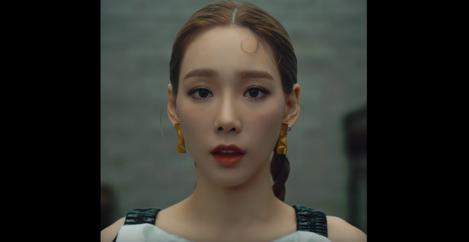 Xuất hiện quá nhiều Taeyeon theo đúng nghĩa đen trong MV debut Nhật tiến, chuyện gì đang xảy ra?  - Ảnh 1.