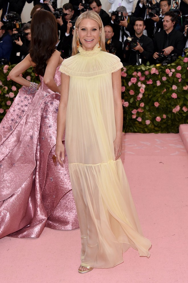 Met Gala 2019: Đẹp đẽ nhất là khi lố bịch, thảm hại nhất là khi buồn tẻ - Ảnh 36.