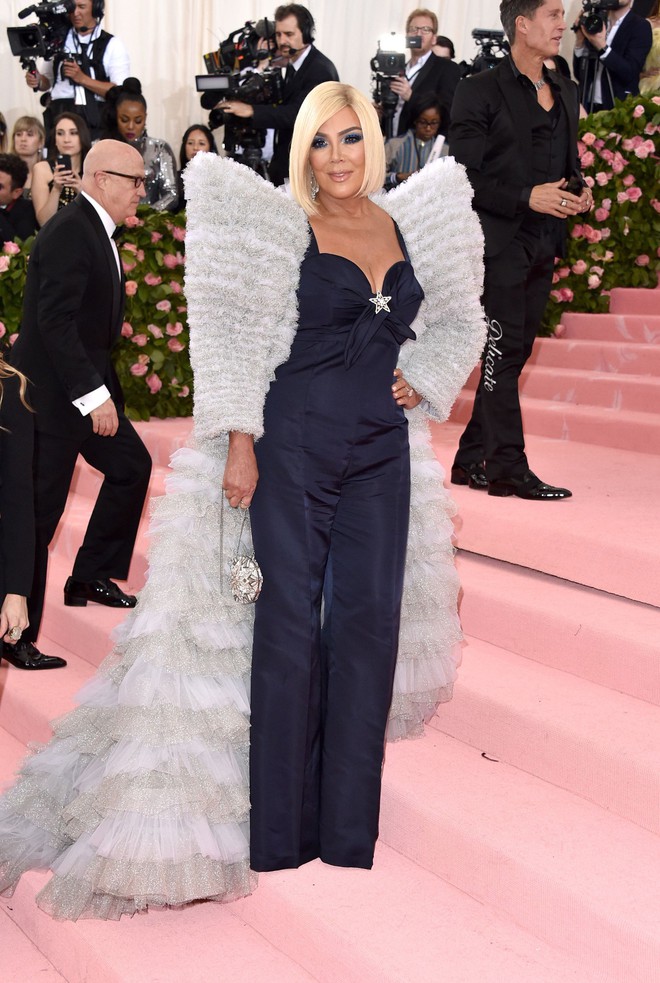 Met Gala 2019: Đẹp đẽ nhất là khi lố bịch, thảm hại nhất là khi buồn tẻ - Ảnh 34.