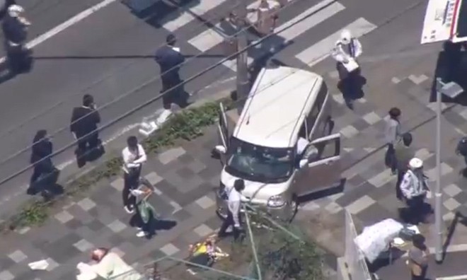 Xe điên đâm học sinh đang sang đường tại Nhật Bản, 2 người chết - Ảnh 1.