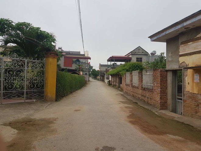 Vụ nam sinh lớp 10 bị đồn l&agrave;m 4 bạn g&aacute;i mang bầu: Người bố cho biết đ&atilde; đ&oacute;n một nữ sinh mới đẻ con về nh&agrave; chăm s&oacute;c - Ảnh 3.