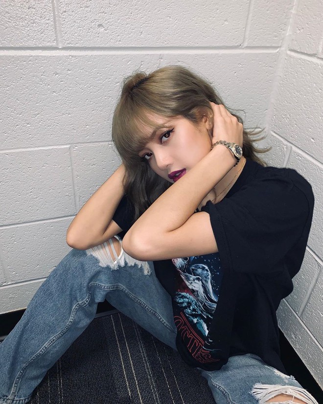 Lisa (BLACKPINK) mặc áo phông thôi mà cũng gây sốt trên MXH, hóa ra là nhờ bộ phận cơ thể siêu hot này - Ảnh 2.