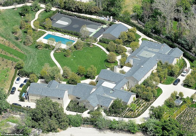 Biết nhà Kardashian giàu nhưng ai ngờ giàu đến độ này: Thầu hẳn khu đất khổng lồ xây 6 biệt thự trăm tỉ chỉ vì 1 lý do đơn giản - Ảnh 3.