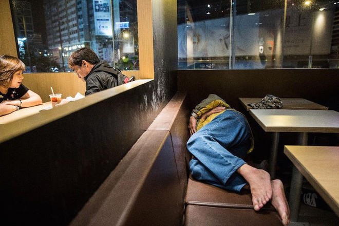 Cuộc sống của người đàn ông vô gia cư gốc Việt ở nơi nghèo nhất Hong Kong và sự tương phản nghiệt ngã của thành phố hoa lệ bậc nhất hành tinh - Ảnh 8.