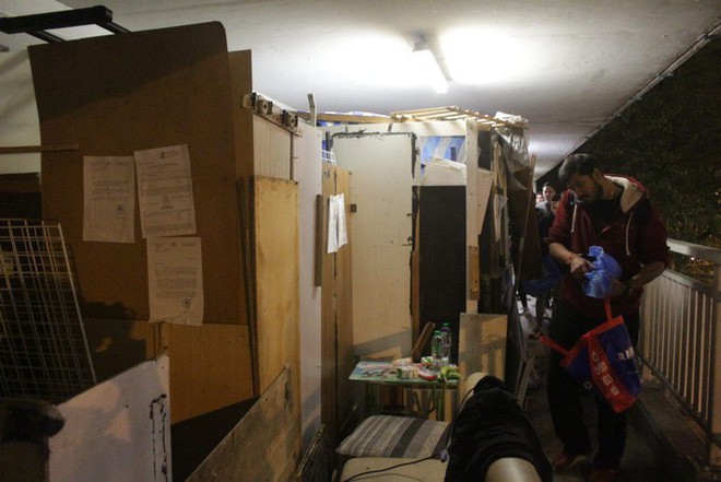 Cuộc sống của người đàn ông vô gia cư gốc Việt ở nơi nghèo nhất Hong Kong và sự tương phản nghiệt ngã của thành phố hoa lệ bậc nhất hành tinh - Ảnh 9.