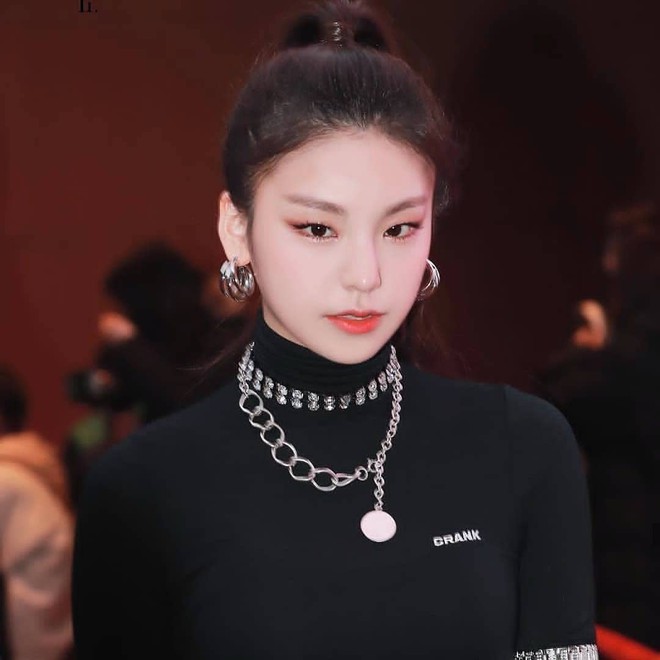 Những mỹ nhân sở hữu đặc điểm ngoại hình lệch chuẩn tại Hàn vẫn nổi ầm ầm: Nhiều người thậm chí đã thành huyền thoại - Ảnh 15.