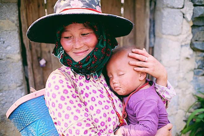 Cuộc trò chuyện lúc nửa đêm với cô gái đi Hà Giang để “gom về một vườn trẻ”: Chỉ mong các em mãi giữ được sự thuần khiết như hoa như sương vùng đất này - Ảnh 22.