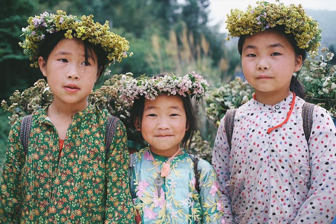 Cuộc trò chuyện lúc nửa đêm với cô gái đi Hà Giang để “gom về một vườn trẻ”: Chỉ mong các em mãi giữ được sự thuần khiết như hoa như sương vùng đất này - Ảnh 25.