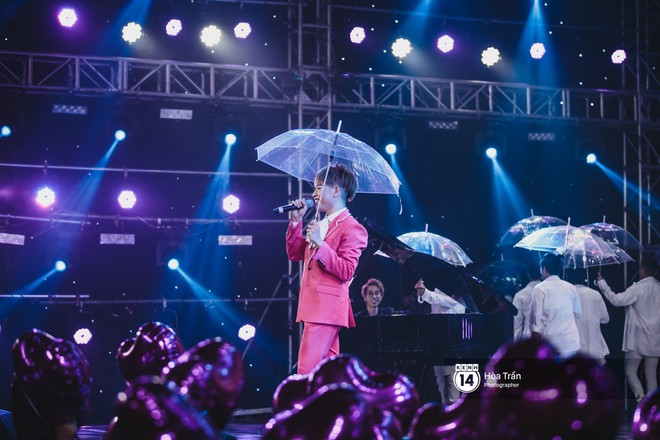 KARD và Ha Sung Woon khiến fan bấn loạn, Chi Pu và Hương Giang đẹp phát hờn bên dàn nghệ sĩ tại show Hàn-Việt - Ảnh 16.