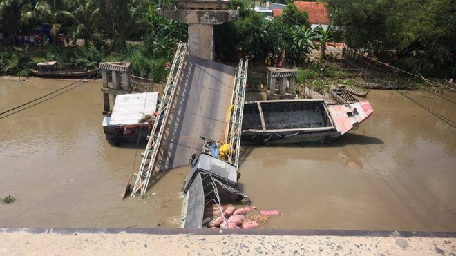 Tài xế làm sập cầu Tân Nghĩa vẫn chưa ra trình diện - Ảnh 1.