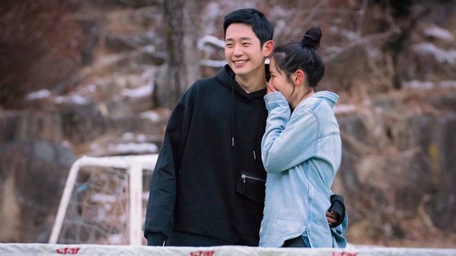 Jung Hae In từ Chị Đẹp đến Đêm Xuân: Chàng phi công trẻ đáng trân trọng hay kẻ thứ ba phá hoại tình yêu? - Ảnh 5.