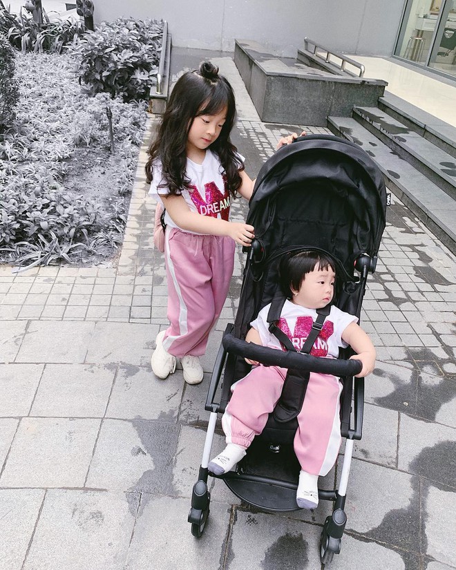 Style của 5 nh&oacute;c tỳ nh&agrave; hot mom Việt: C&aacute; t&iacute;nh thời thượng c&oacute; khi c&ograve;n ăn đứt cả bố mẹ  - Ảnh 12.