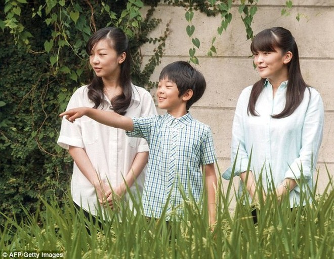 Quy tắc 3 không trong trang phục của công chúa hoàng tử gia đình Nhật Hoàng: Nghiêm ngặt hơn cả Hoàng gia Anh - Ảnh 4.