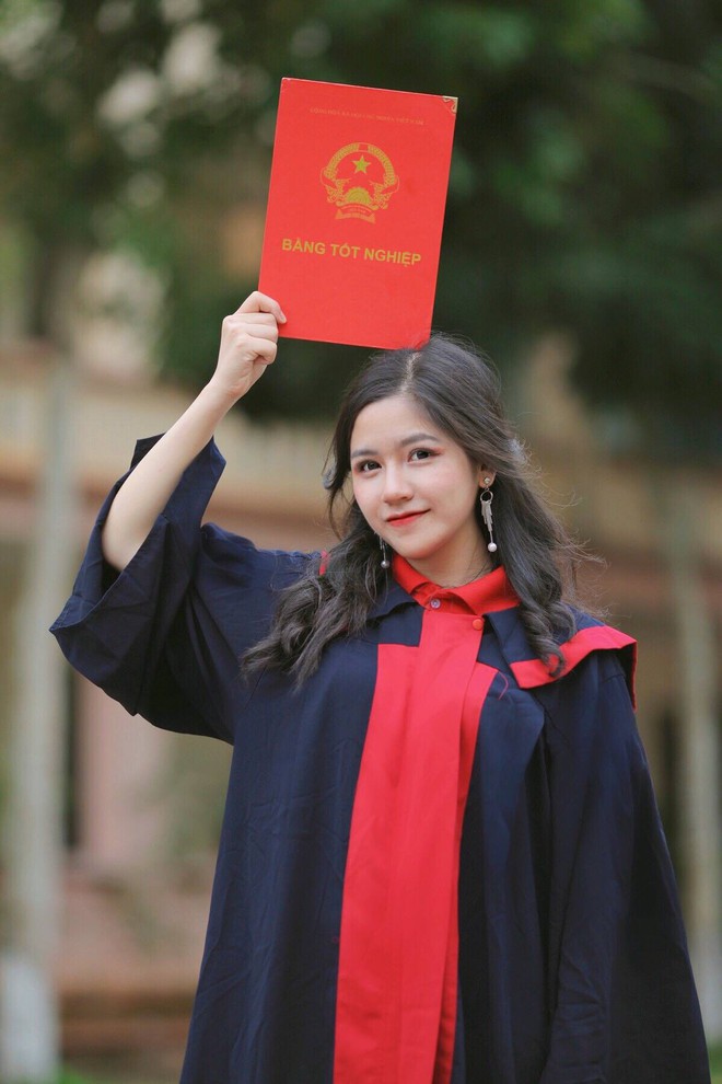 Nữ sinh Lào Cai từng gây thương nhớ với bức ảnh mặc áo dài trong trẻo như thiên thần được tuyển thẳng vào Đại học - Ảnh 4. Nữ sinh Lào Cai từng gây thương nhớ với bức ảnh mặc áo dài trong trẻo như thiên thần được tuyển thẳng vào Đại học - Ảnh 4.