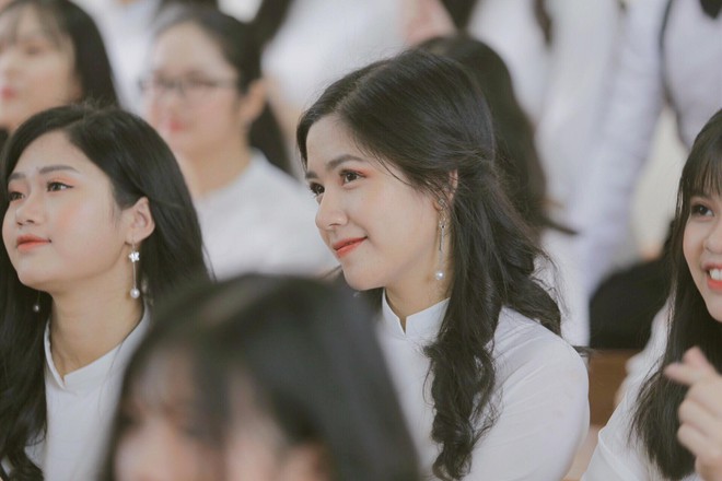Nữ sinh Lào Cai từng gây thương nhớ với bức ảnh mặc áo dài trong trẻo như thiên thần được tuyển thẳng vào Đại học - Ảnh 5. Nữ sinh Lào Cai từng gây thương nhớ với bức ảnh mặc áo dài trong trẻo như thiên thần được tuyển thẳng vào Đại học - Ảnh 5.