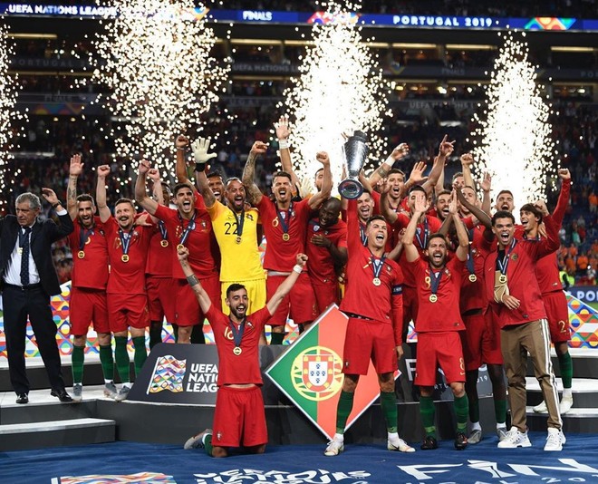 Chứng kiến Ronaldo th&ecirc;m một lần n&acirc;ng c&uacute;p, c&ocirc; bạn g&aacute;i xinh đẹp đ&atilde; kịp đ&aacute;nh dấu chủ quyền bằng h&agrave;nh động chưa từng c&oacute; n&agrave;y - Ảnh 2.