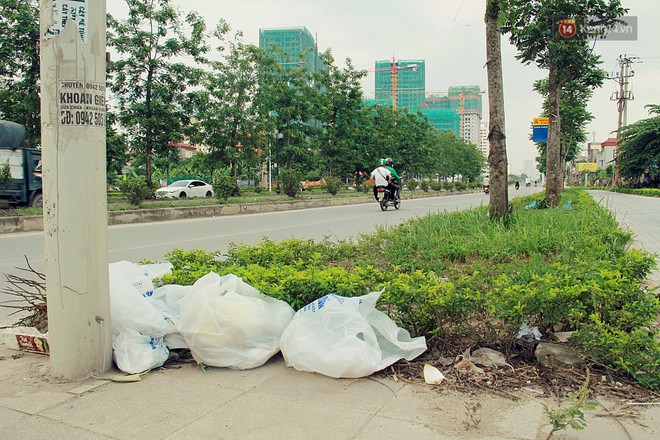 Chùm ảnh: Vừa hoạt động 3 tháng, con đường mang tên nhà tư sản Trịnh Văn Bô đã ngập ngụa rác thải - Ảnh 10.