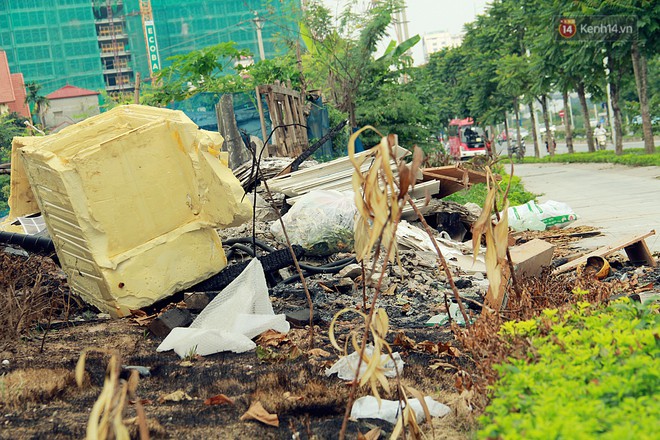 Chùm ảnh: Vừa hoạt động 3 tháng, con đường mang tên nhà tư sản Trịnh Văn Bô đã ngập ngụa rác thải - Ảnh 4.