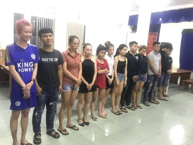 Bắt nhóm giả gái mại dâm dàn cảnh trộm hơn 1 tỷ đồng của khách mua vui ở Sài Gòn - Ảnh 1.