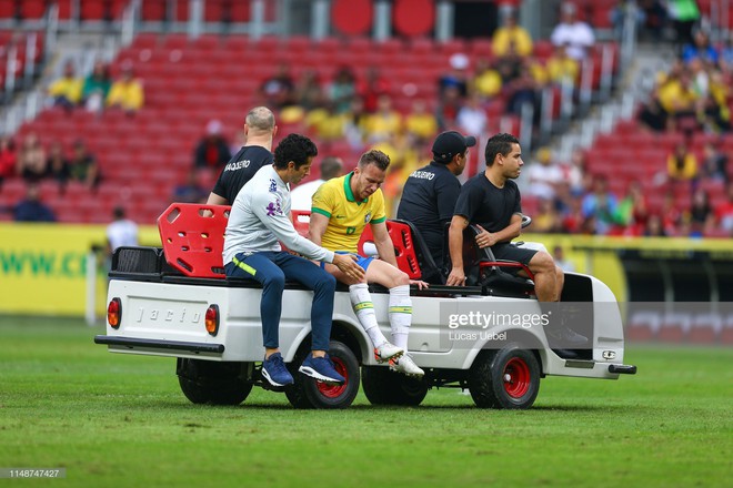 Lè lưỡi ngao ngán với hành động cực phi thể thao trong trận giao hữu: Sao Brazil có nguy cơ bỏ lỡ giải đấu vô địch châu Mỹ vì pha vào tắc bóng này - Ảnh 3.