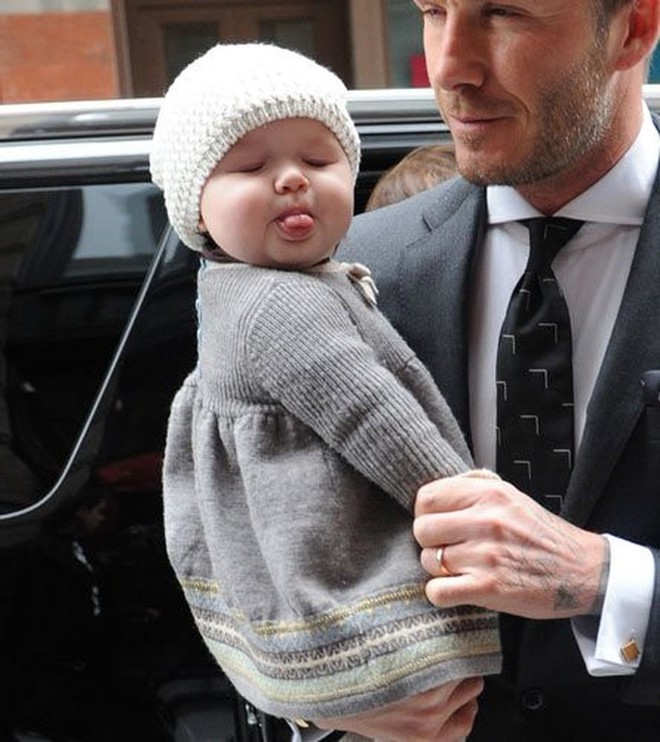 Hành trình nhan sắc 2 công chúa nhà sao hot nhất Hollywood: Harper Beckham xinh ra, Suri Cruise ngày càng bị dìm - Ảnh 1.