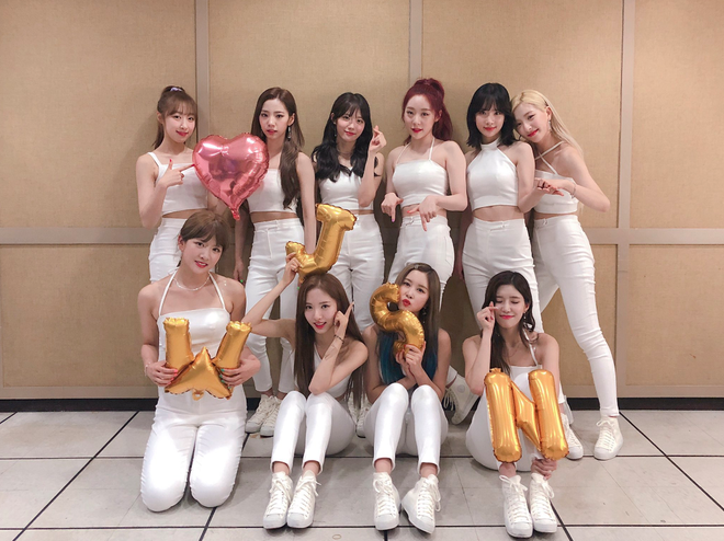 Nhóm nào vừa vượt GFRIEND, MAMAMOO, Apink để lọt top cùng IZ*ONE, BLACKPINK, TWICE mảng album 2019? - Ảnh 2.