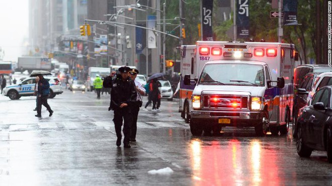 Người New York lo sợ B&oacute;ng ma khủng bố 11/9 khi trực thăng đ&acirc;m v&agrave;o nh&agrave; cao tầng - Ảnh 6.