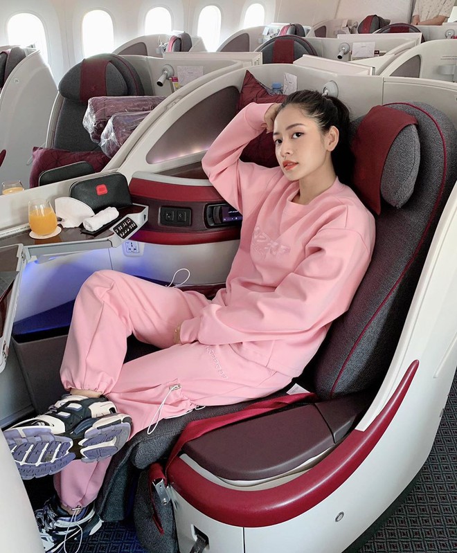 Đến chịu Chi Pu, vi vu trời Âu gần một tuần trời chẳng thấy khoe ảnh check-in nào, lại chỉ toàn… ăn với ăn - Ảnh 1.