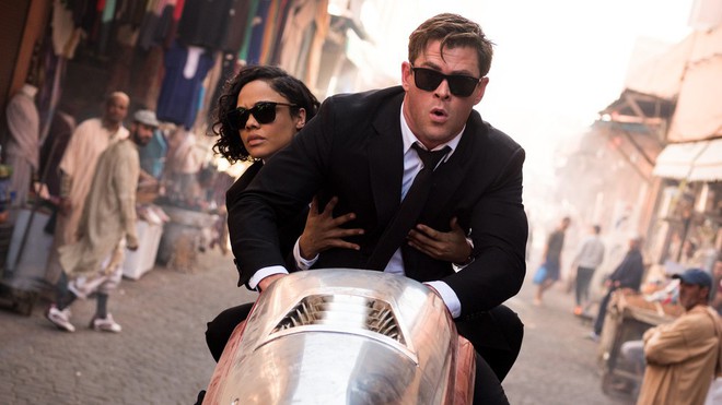 Review nhanh Men In Black: Ngắm nhan sắc Thor béo và cười ngả ngốn trước những trò tấu hài, MIB huyền thoại còn lại gì? - Ảnh 1.