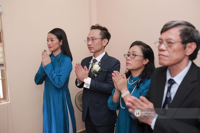 Chồng sắp cưới xúc động, dành nụ hôn tình cảm cho MC Phí Linh trong đám hỏi - Ảnh 5.