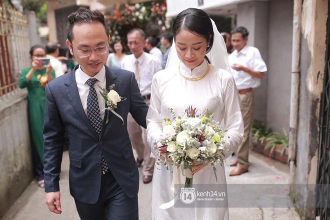 Chồng sắp cưới xúc động, dành nụ hôn tình cảm cho MC Phí Linh trong đám hỏi - Ảnh 10.