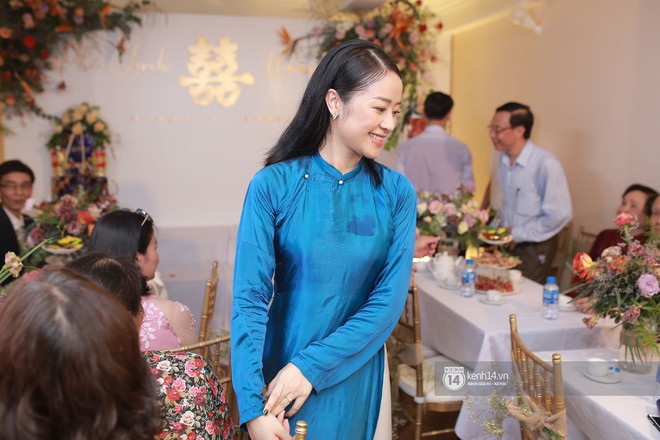 Chồng sắp cưới xúc động, dành nụ hôn tình cảm cho MC Phí Linh trong đám hỏi - Ảnh 8.