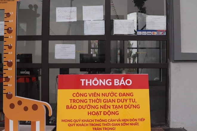 Công viên nước Thanh Hà tạm dừng hoạt động sau sự cố bé trai đuối nước, nhiều gia đình từ xa đến đành quay về - Ảnh 1.