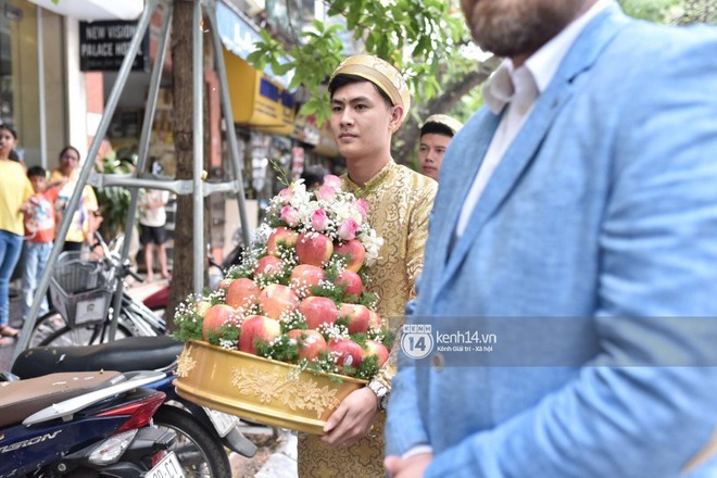 MC Phương Mai diện Áo dài đỏ, rạng rỡ trong lễ ăn hỏi với ông xã người Ba Lan - Ảnh 9.