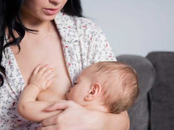 Tiết sữa ở vùng kín thay vì ngực: Chứng bệnh siêu hiếm biến người phụ nữ thành bà bầu đau khổ nhất thế giới - Ảnh 2.