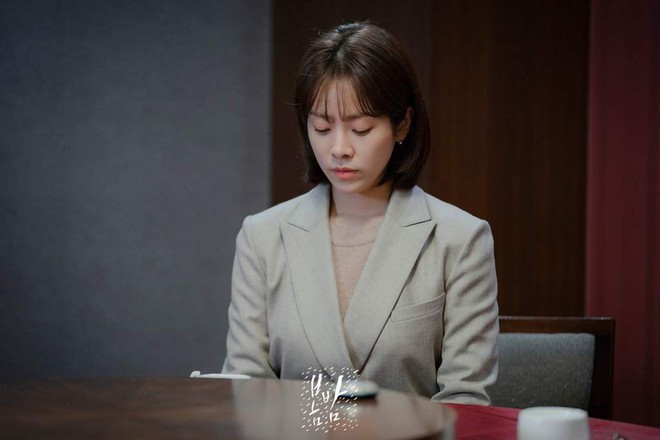 Đêm Xuân tập 8: Han Ji Min bây giờ chính là kiểu phụ nữ “tội đồ” mà đàn ông chỉ muốn tránh xa nhất có thể! - Ảnh 1.